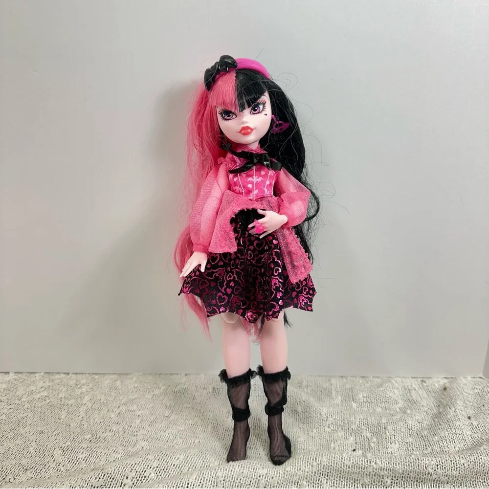 MONSTER HIGH Draculaura doll